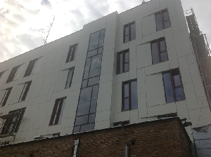 Fasada Wentylowana - Gniezno - Wykonanie podkonstrukcji aluminiowej. Wykorzystana płyta: rockpanel.